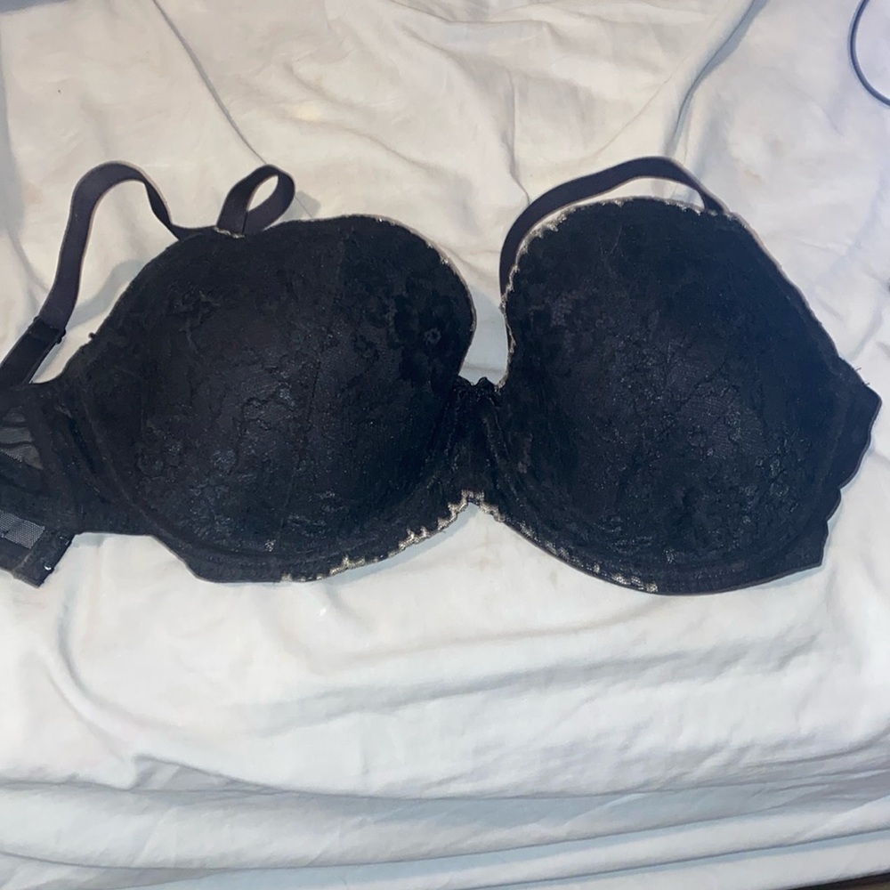 Venus underwire lace overlay bra. Size 38DD
